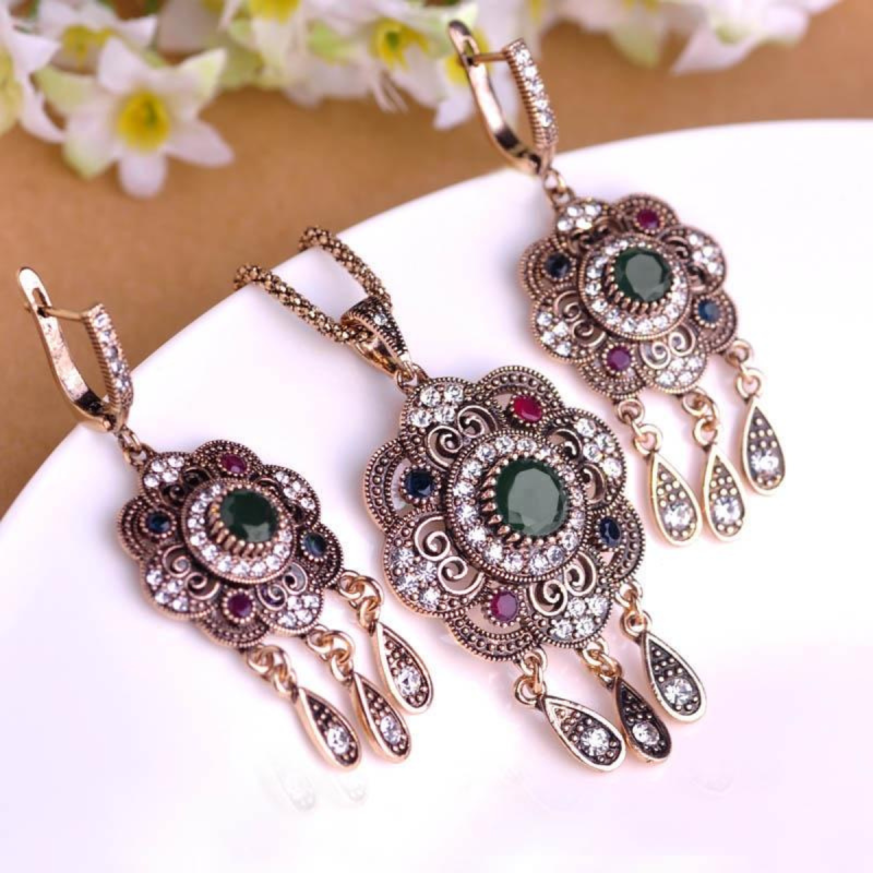 Vintage vs. Modern Jewelry: Which Style Suits You Best?